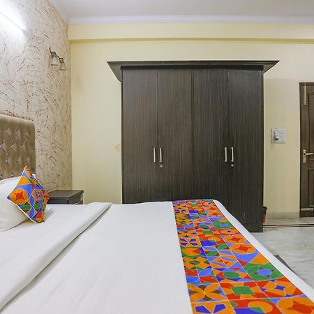 Fabexpress Hm Palace Hotel Noida Exterior photo