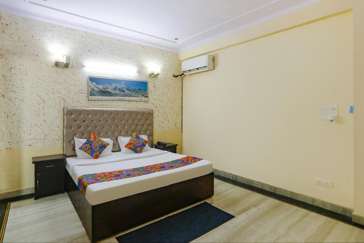 Fabexpress Hm Palace Hotel Noida Exterior photo